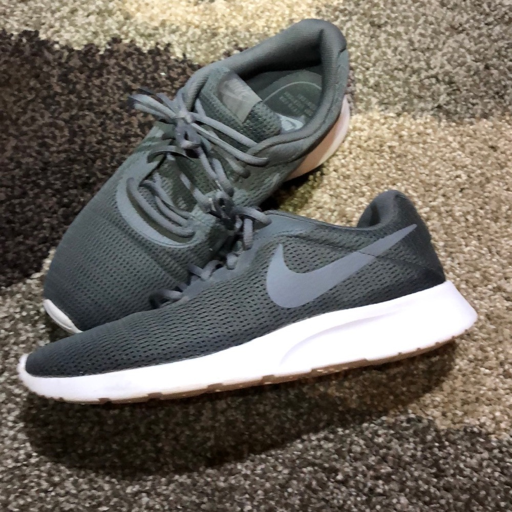 Men’s Nike shoes grey size 11 worn one time